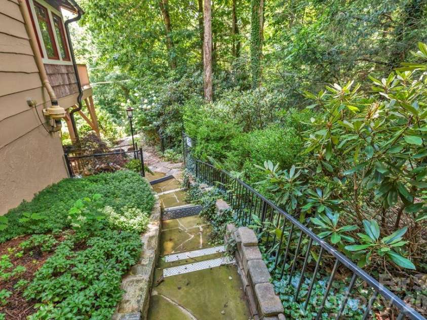 241 Wonderland Trail, Blowing Rock, NC 28605.  MLS# CAR4422812, YatesRealty ID 49630. 