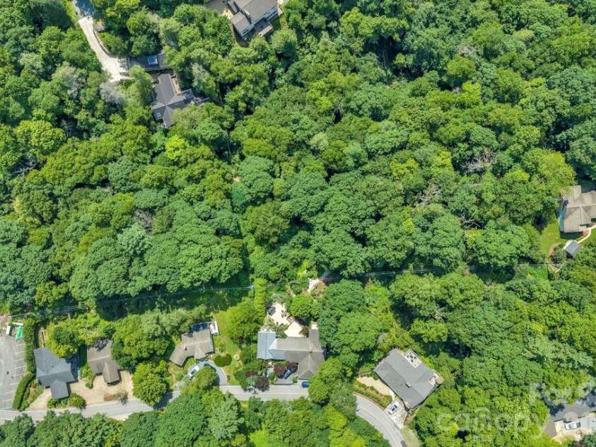 241 Wonderland Trail, Blowing Rock, NC 28605.  MLS# CAR4422812, YatesRealty ID 49630. 