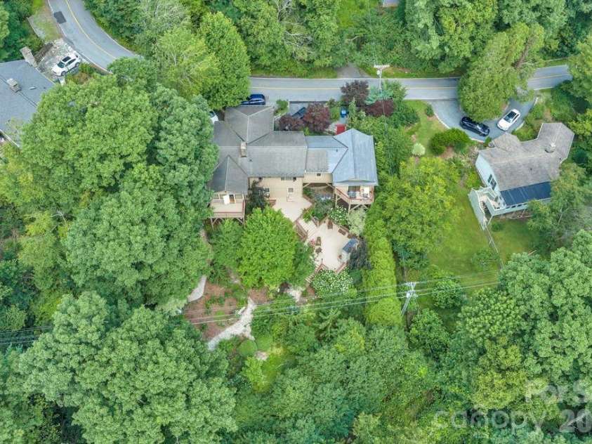 241 Wonderland Trail, Blowing Rock, NC 28605.  MLS# CAR4422812, YatesRealty ID 49630. 