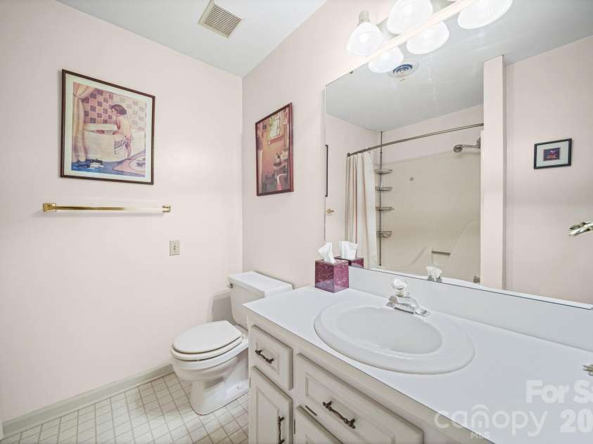 3177 Wimbledon Lane, Rock Hill, SC 29732.  MLS# CAR4421779, YatesRealty ID 49634. Full Bath