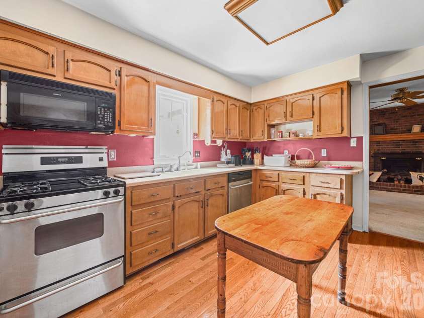 3177 Wimbledon Lane, Rock Hill, SC 29732.  MLS# CAR4421779, YatesRealty ID 49634. Kitchen