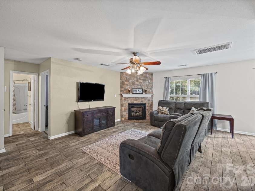 841 Brunswick Drive, Rock Hill, SC 29730.  MLS# CAR4422548, YatesRealty ID 49637. 