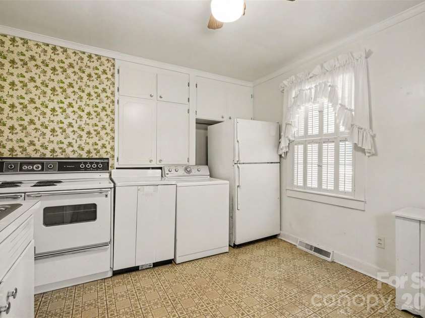 968 Hampton Grace Avenue, Lancaster, SC 29720.  MLS# CAR4422120, YatesRealty ID 49639. 