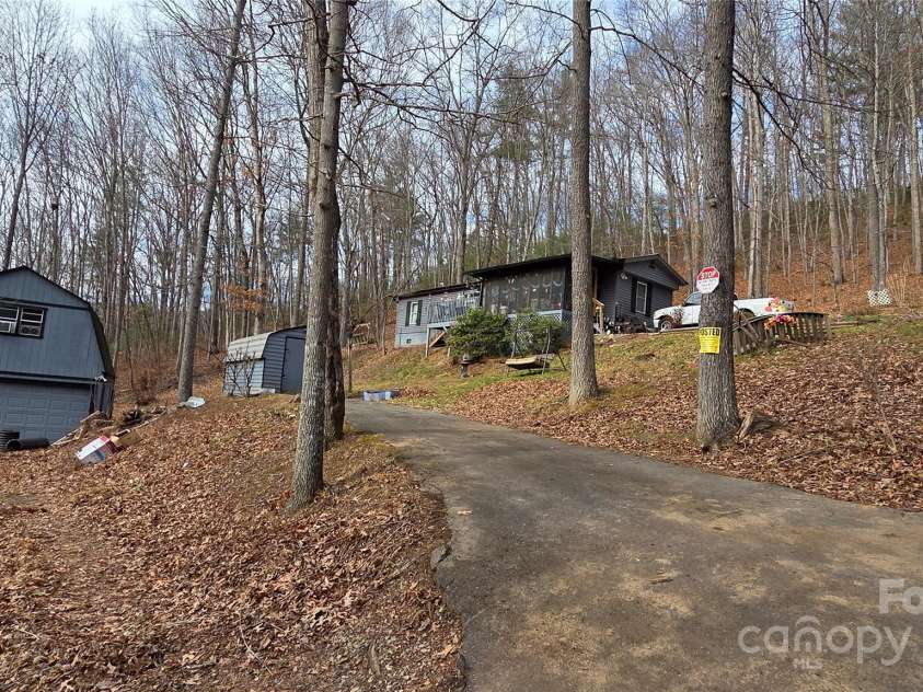 17 Shena Drive, Waynesville, NC 28785.  MLS# CAR4332945, YatesRealty ID 4964. 