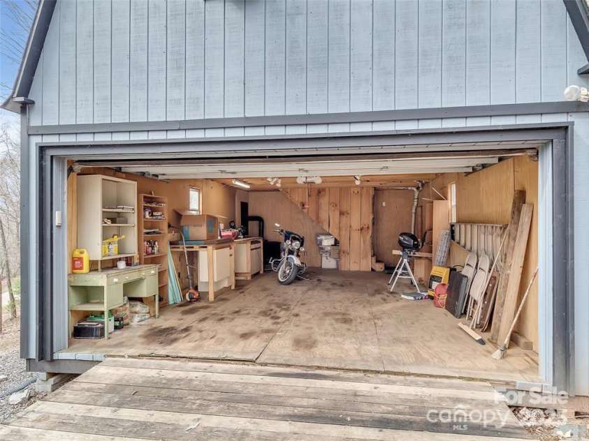 17 Shena Drive, Waynesville, NC 28785.  MLS# CAR4332945, YatesRealty ID 4964. 