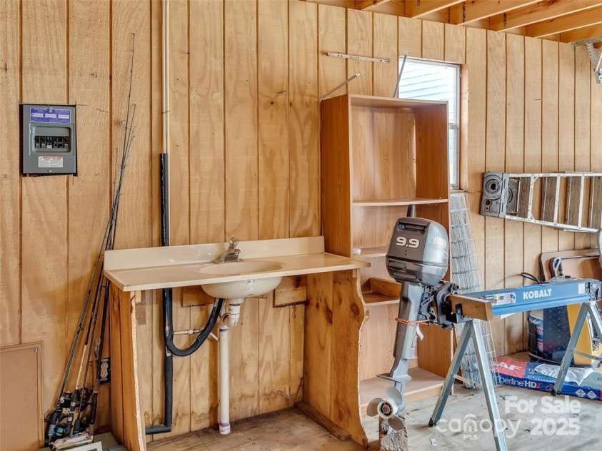 17 Shena Drive, Waynesville, NC 28785.  MLS# CAR4332945, YatesRealty ID 4964. 