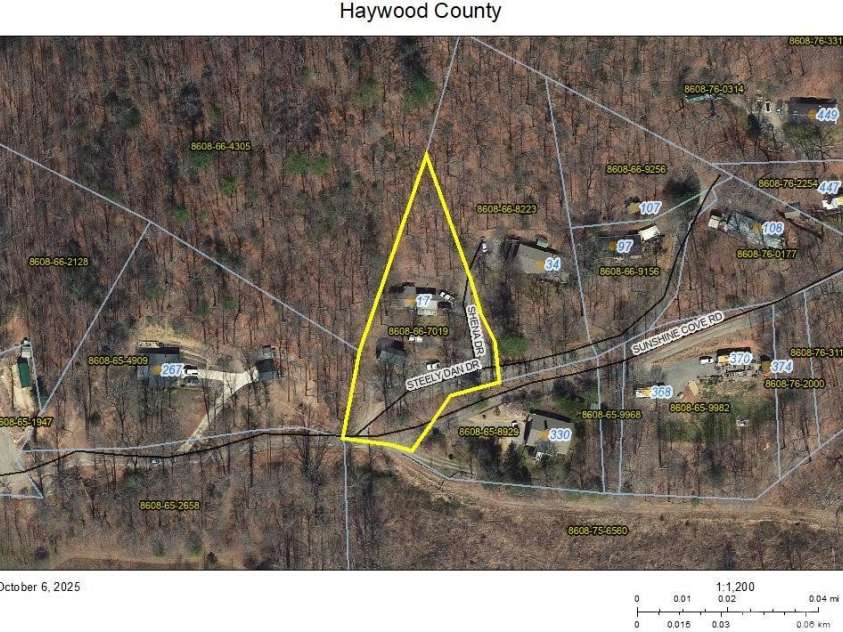 17 Shena Drive, Waynesville, NC 28785.  MLS# CAR4332945, YatesRealty ID 4964. 