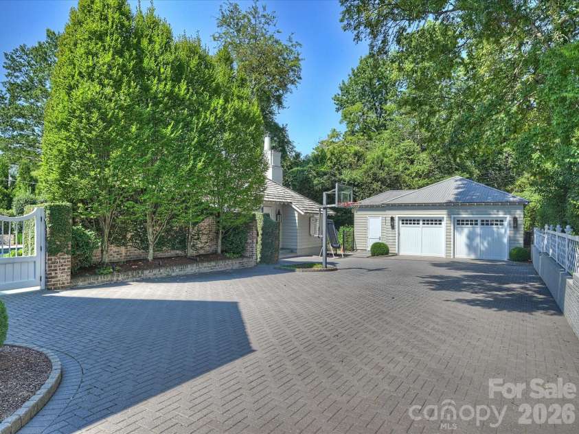 2414 Forest Drive, Charlotte, NC 28211.  MLS# CAR4420564, YatesRealty ID 49641. Basketball courtyard