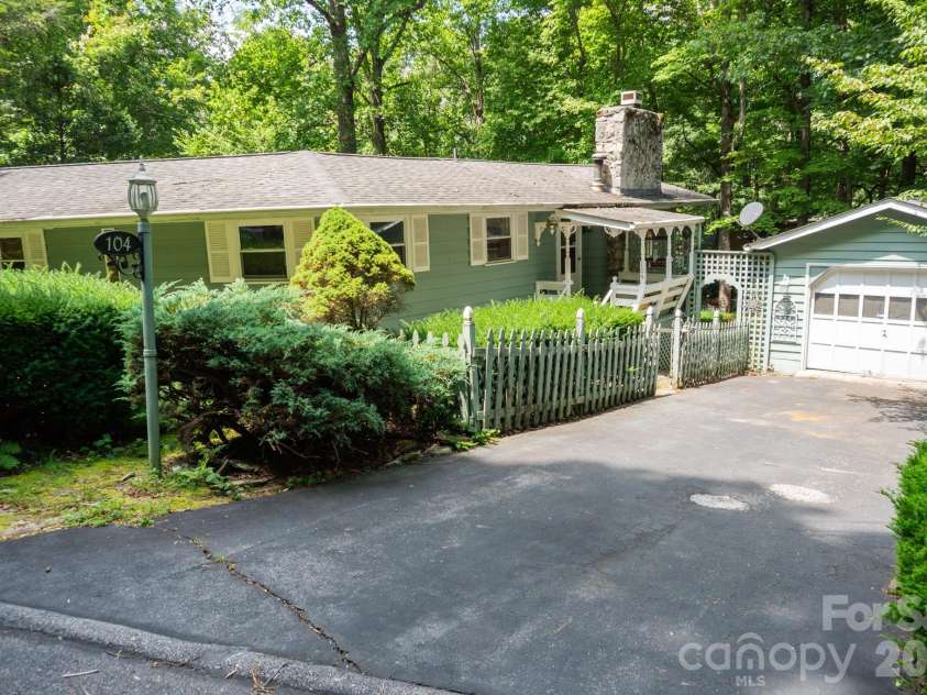 104 Ash Drive, Maggie Valley, NC 28751.  MLS# CAR4402926, YatesRealty ID 49642. 