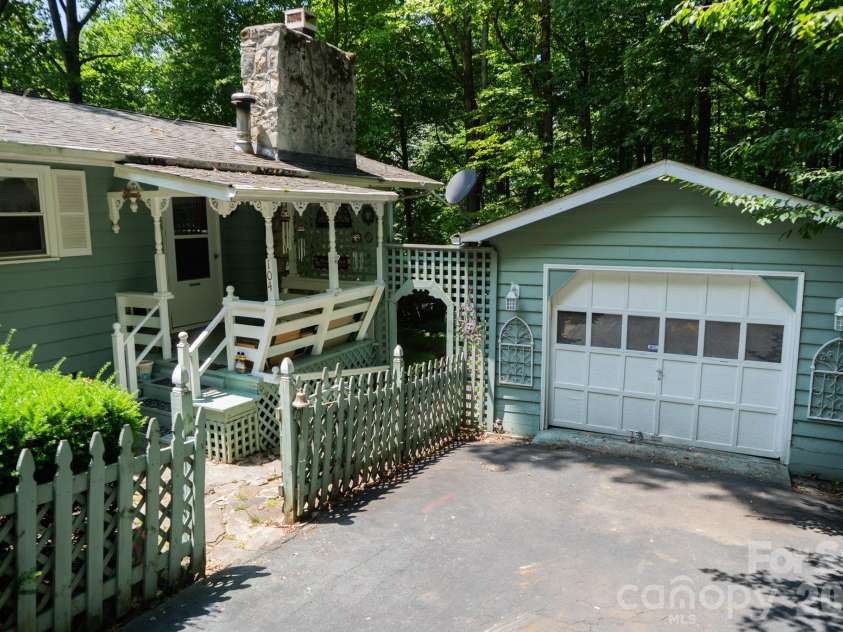 104 Ash Drive, Maggie Valley, NC 28751.  MLS# CAR4402926, YatesRealty ID 49642. 