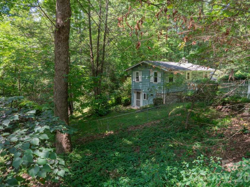 104 Ash Drive, Maggie Valley, NC 28751.  MLS# CAR4402926, YatesRealty ID 49642. 
