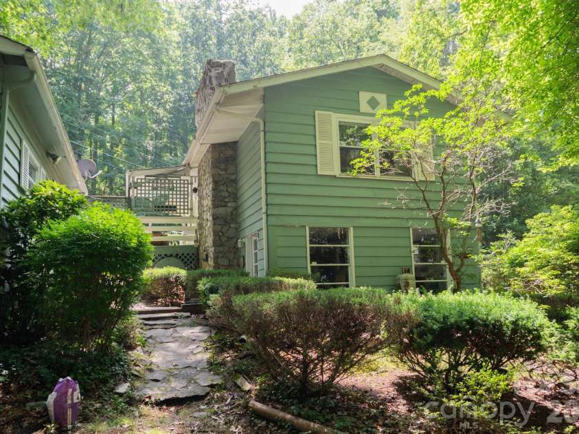 104 Ash Drive, Maggie Valley, NC 28751.  MLS# CAR4402926, YatesRealty ID 49642. 