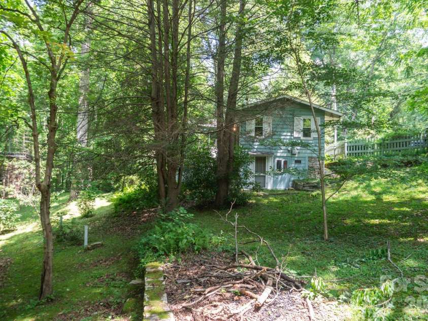 104 Ash Drive, Maggie Valley, NC 28751.  MLS# CAR4402926, YatesRealty ID 49642. 