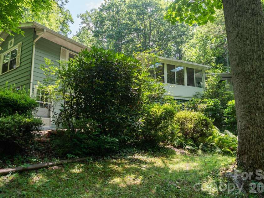 104 Ash Drive, Maggie Valley, NC 28751.  MLS# CAR4402926, YatesRealty ID 49642. 