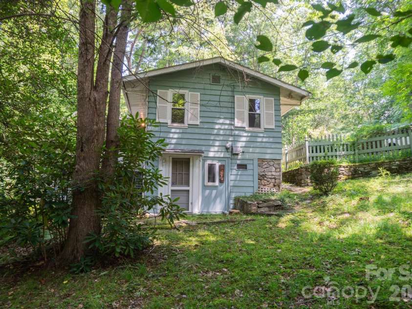 104 Ash Drive, Maggie Valley, NC 28751.  MLS# CAR4402926, YatesRealty ID 49642. 