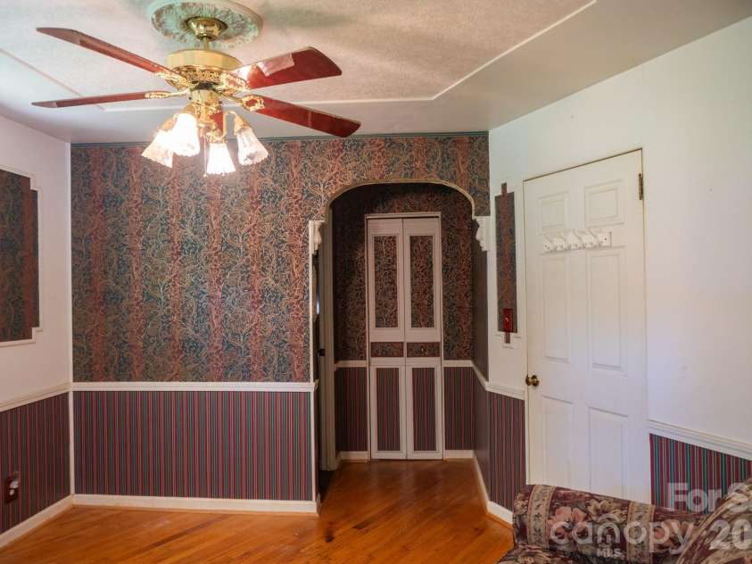 104 Ash Drive, Maggie Valley, NC 28751.  MLS# CAR4402926, YatesRealty ID 49642. 