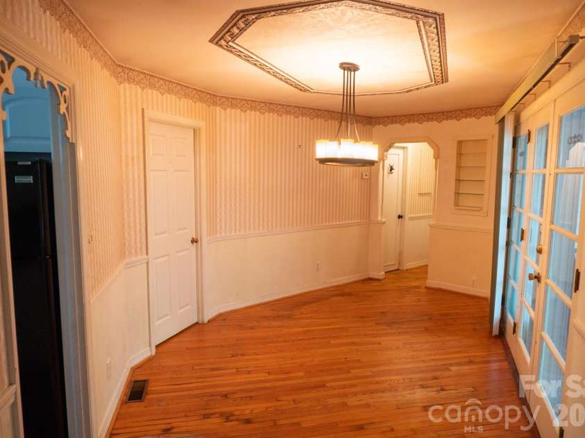 104 Ash Drive, Maggie Valley, NC 28751.  MLS# CAR4402926, YatesRealty ID 49642. 