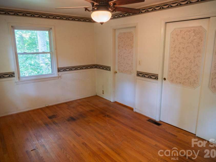 104 Ash Drive, Maggie Valley, NC 28751.  MLS# CAR4402926, YatesRealty ID 49642. 