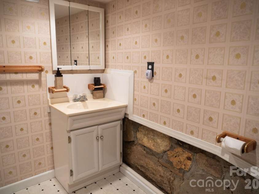 104 Ash Drive, Maggie Valley, NC 28751.  MLS# CAR4402926, YatesRealty ID 49642. Basement Bath