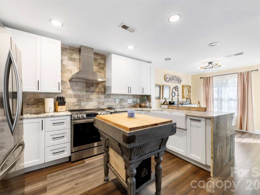 11532 Delores Ferguson Lane, Charlotte, NC 28277.  MLS# CAR4422595, YatesRealty ID 49643. 