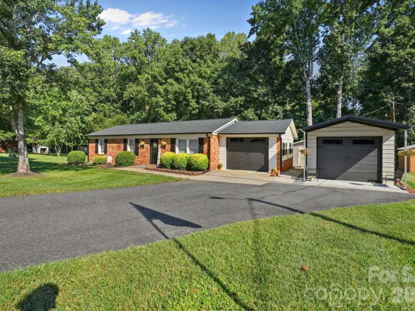 2428 Side Lane, Conover, NC 28613.  MLS# CAR4422751, YatesRealty ID 49648. 