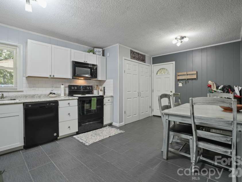 2428 Side Lane, Conover, NC 28613.  MLS# CAR4422751, YatesRealty ID 49648. 