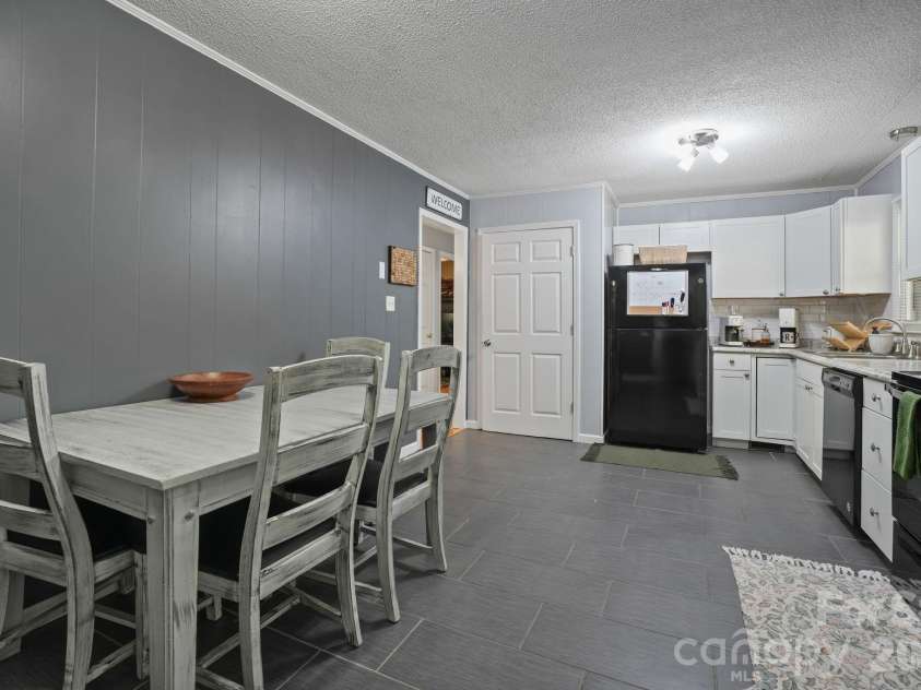 2428 Side Lane, Conover, NC 28613.  MLS# CAR4422751, YatesRealty ID 49648. 