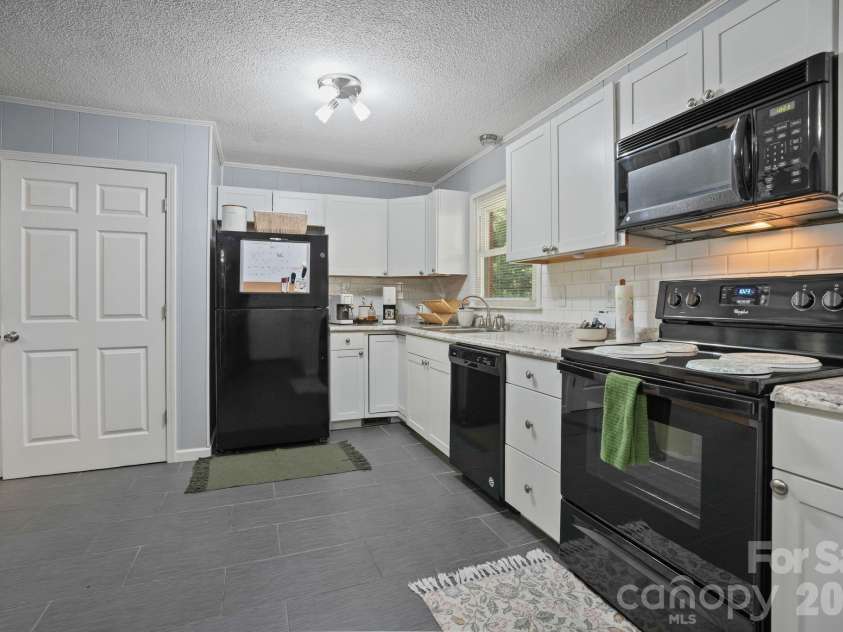 2428 Side Lane, Conover, NC 28613.  MLS# CAR4422751, YatesRealty ID 49648. 