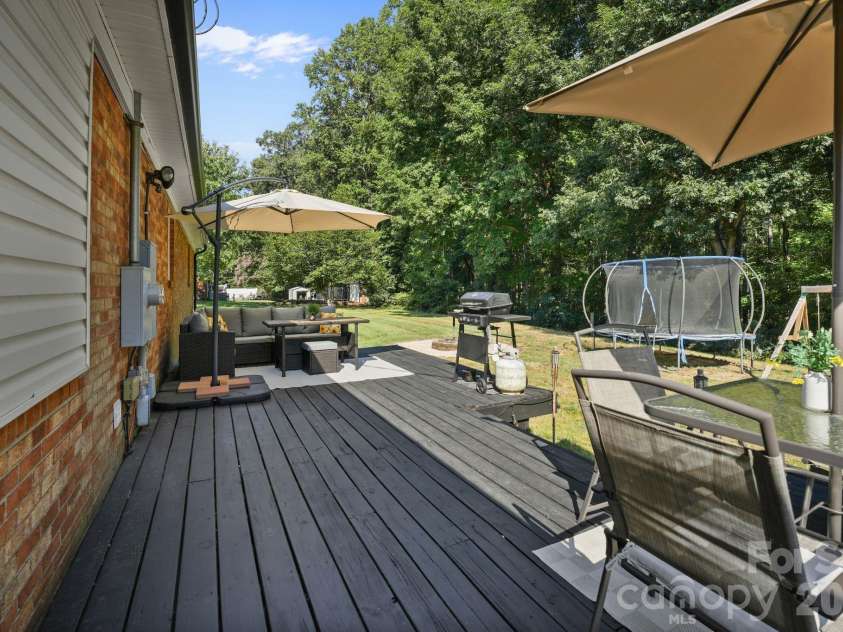 2428 Side Lane, Conover, NC 28613.  MLS# CAR4422751, YatesRealty ID 49648. 