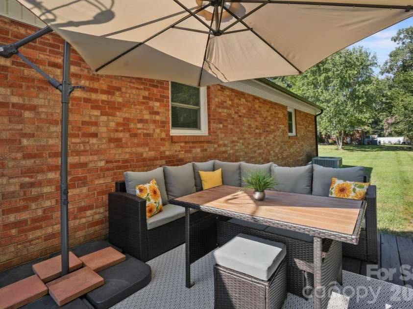 2428 Side Lane, Conover, NC 28613.  MLS# CAR4422751, YatesRealty ID 49648. 