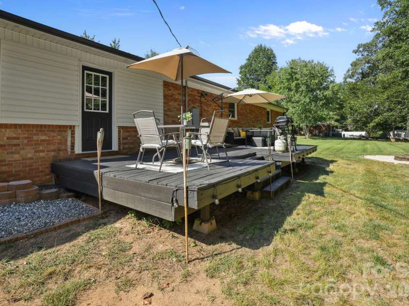 2428 Side Lane, Conover, NC 28613.  MLS# CAR4422751, YatesRealty ID 49648. 