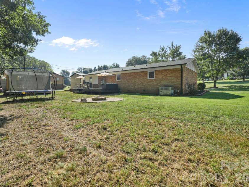 2428 Side Lane, Conover, NC 28613.  MLS# CAR4422751, YatesRealty ID 49648. 
