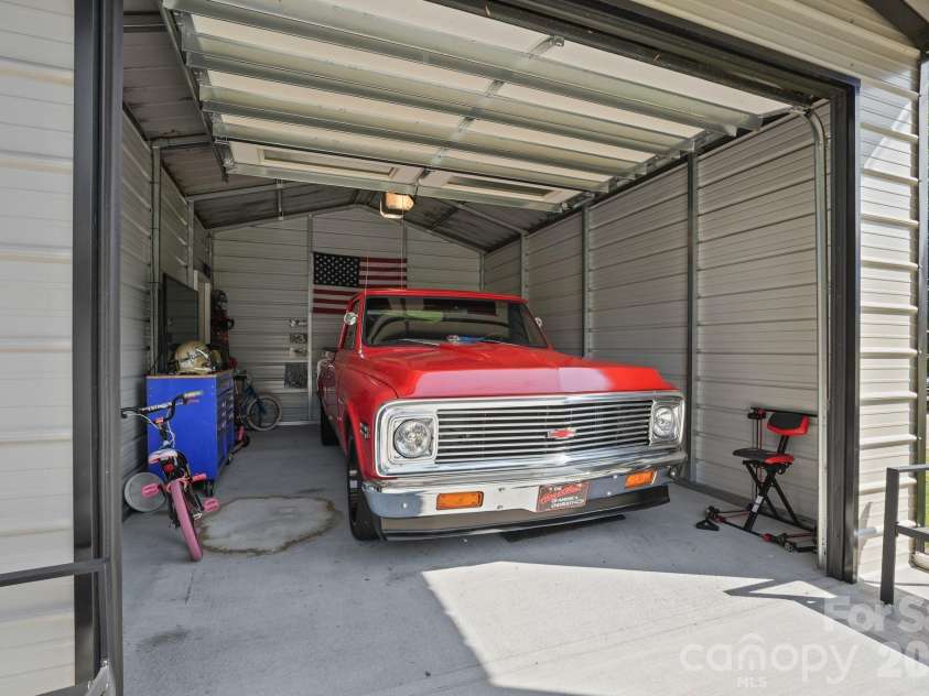 2428 Side Lane, Conover, NC 28613.  MLS# CAR4422751, YatesRealty ID 49648. 