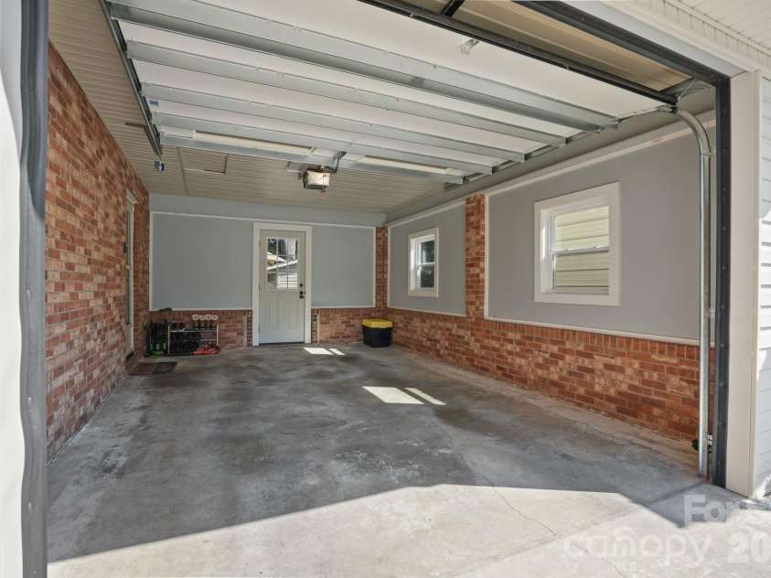 2428 Side Lane, Conover, NC 28613.  MLS# CAR4422751, YatesRealty ID 49648. 