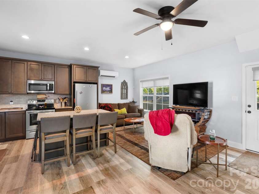 444 Shore Drive, Lexington, NC 27292.  MLS# CAR4422461, YatesRealty ID 49649. 
