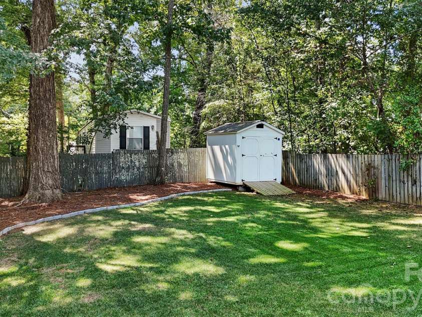 444 Shore Drive, Lexington, NC 27292.  MLS# CAR4422461, YatesRealty ID 49649. 