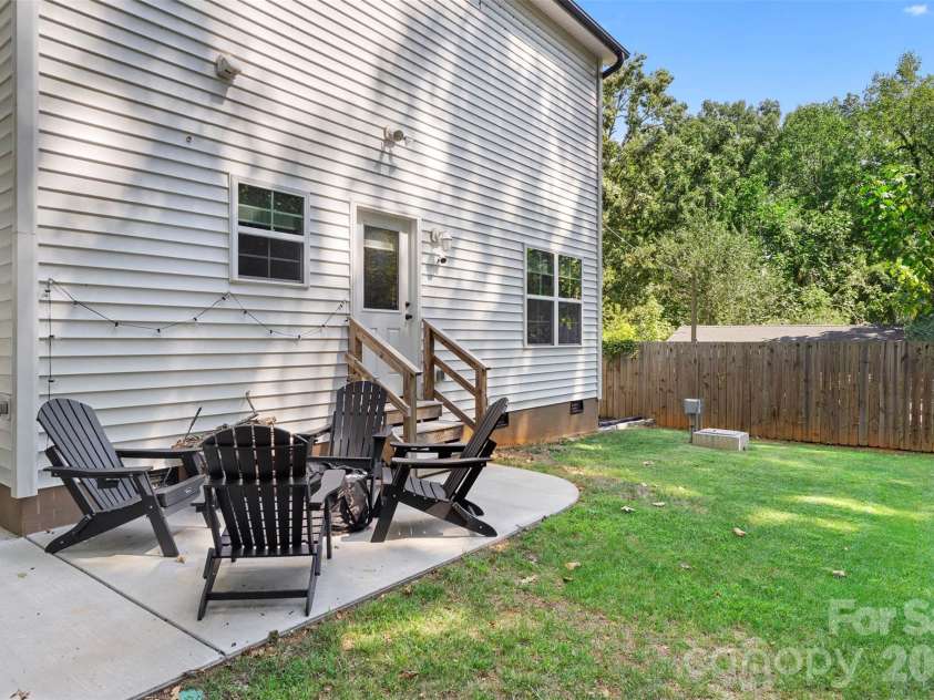 444 Shore Drive, Lexington, NC 27292.  MLS# CAR4422461, YatesRealty ID 49649. 