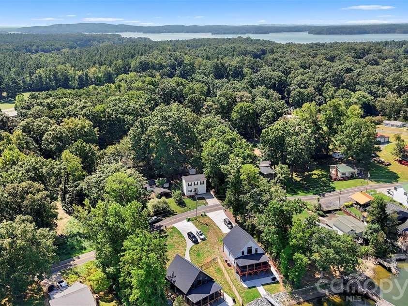 444 Shore Drive, Lexington, NC 27292.  MLS# CAR4422461, YatesRealty ID 49649. 
