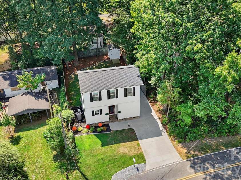 444 Shore Drive, Lexington, NC 27292.  MLS# CAR4422461, YatesRealty ID 49649. 