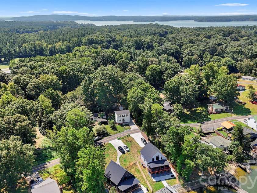 444 Shore Drive, Lexington, NC 27292.  MLS# CAR4422461, YatesRealty ID 49649. 