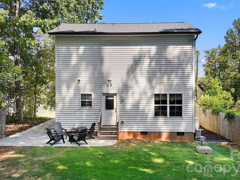 444 Shore Drive, Lexington, NC 27292.  MLS# CAR4422461, YatesRealty ID 49649. 