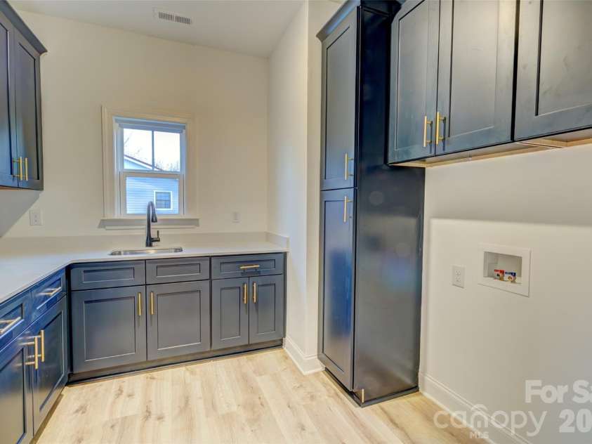 318 Harbor View Drive, Cherryville, NC 28021.  MLS# CAR4337982, YatesRealty ID 4965. 