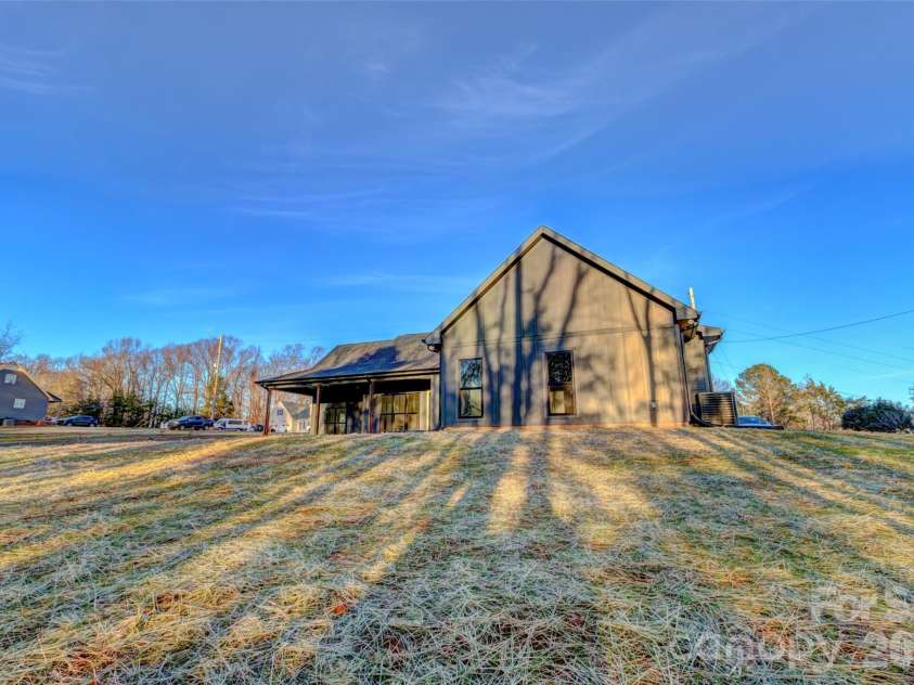 318 Harbor View Drive, Cherryville, NC 28021.  MLS# CAR4337982, YatesRealty ID 4965. 