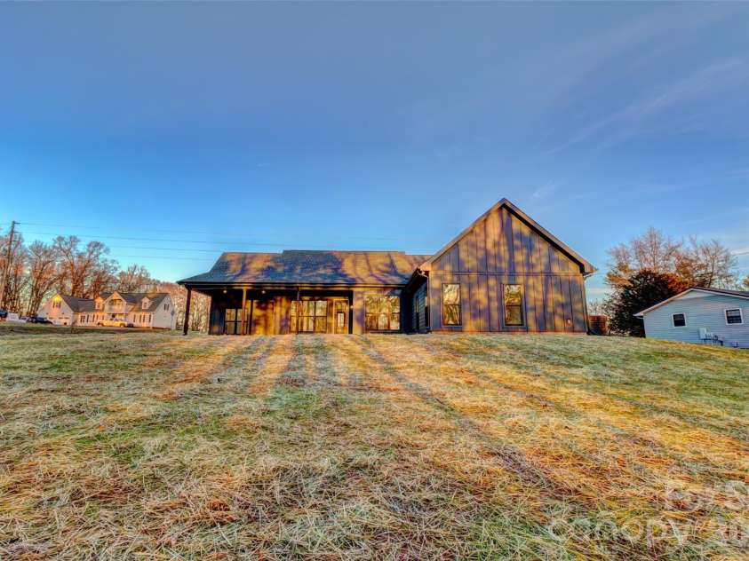 318 Harbor View Drive, Cherryville, NC 28021.  MLS# CAR4337982, YatesRealty ID 4965. 