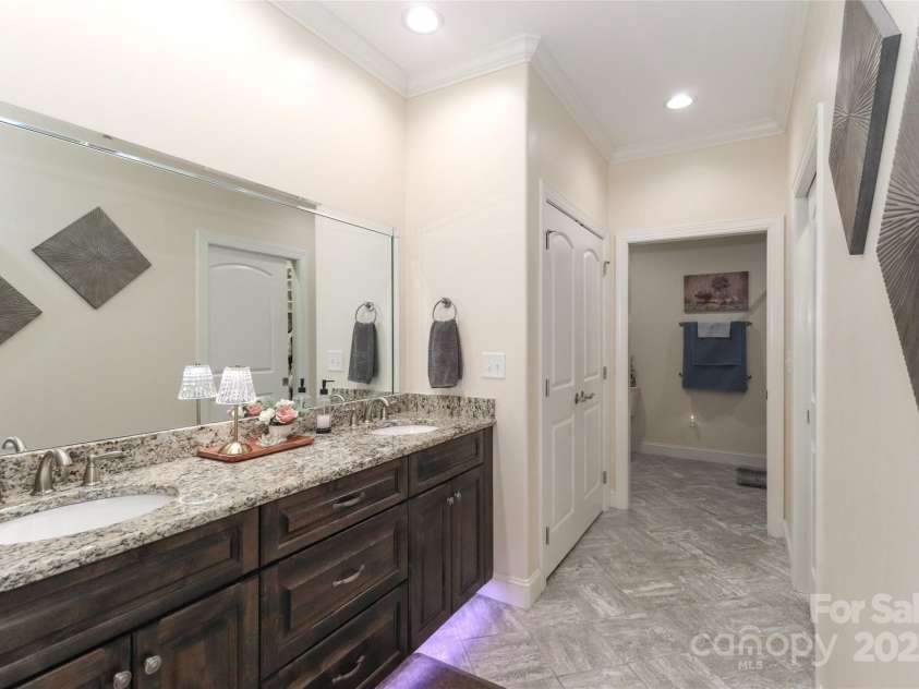 8518 Christalina Lane, Denver, NC 28037.  MLS# CAR4241394, YatesRealty ID 4965. Spacious bathroom
