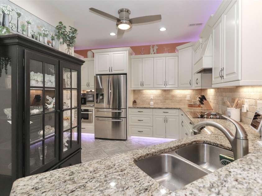 8518 Christalina Lane, Denver, NC 28037.  MLS# CAR4241394, YatesRealty ID 4965. You will love this kitchen!