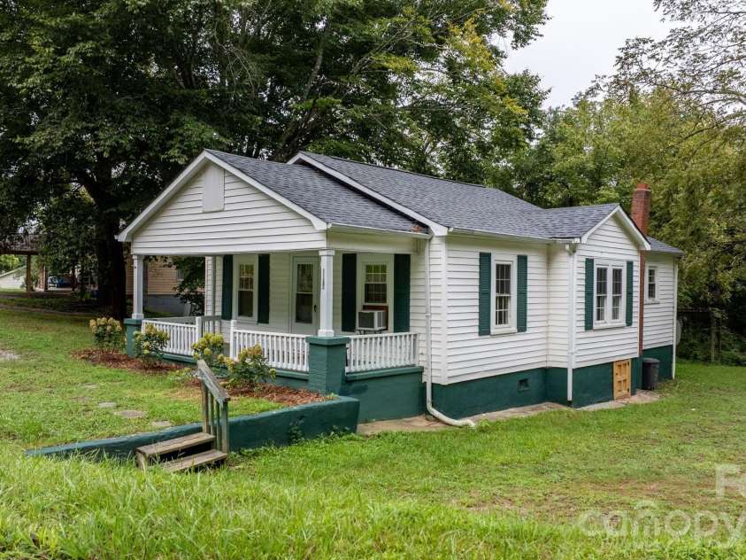 1124 Bradford Mountain Road, Lenoir, NC 28645.  MLS# CAR4421191, YatesRealty ID 49653. 