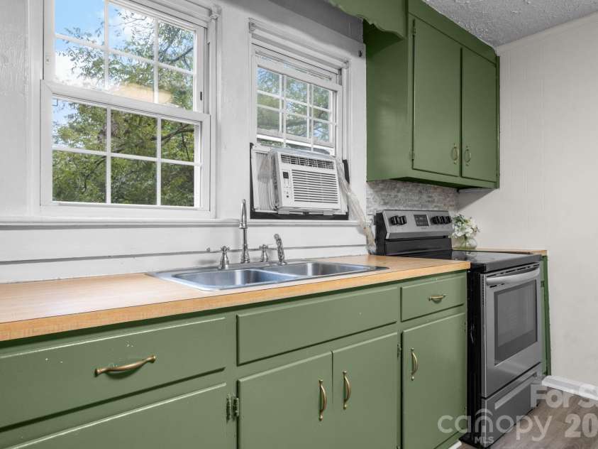 1124 Bradford Mountain Road, Lenoir, NC 28645.  MLS# CAR4421191, YatesRealty ID 49653. 