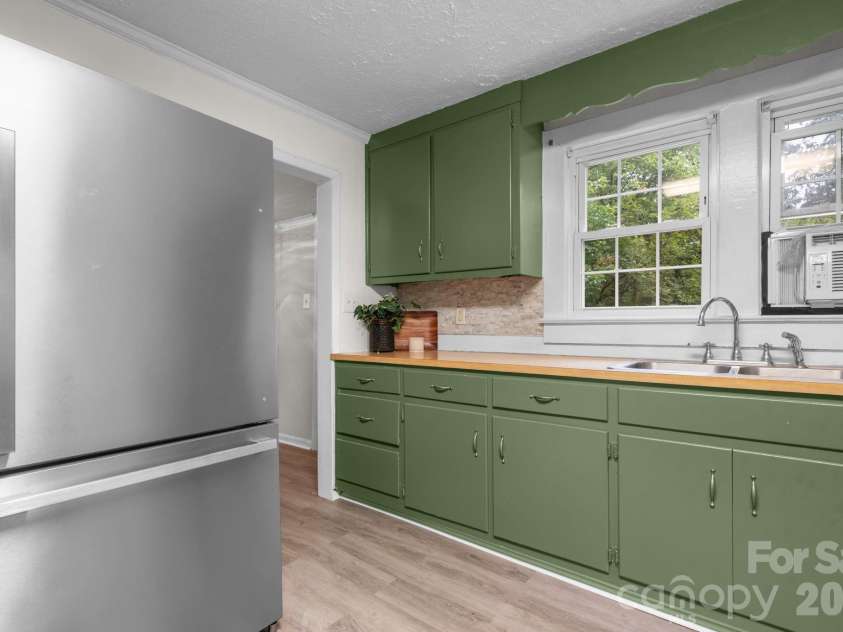 1124 Bradford Mountain Road, Lenoir, NC 28645.  MLS# CAR4421191, YatesRealty ID 49653. 