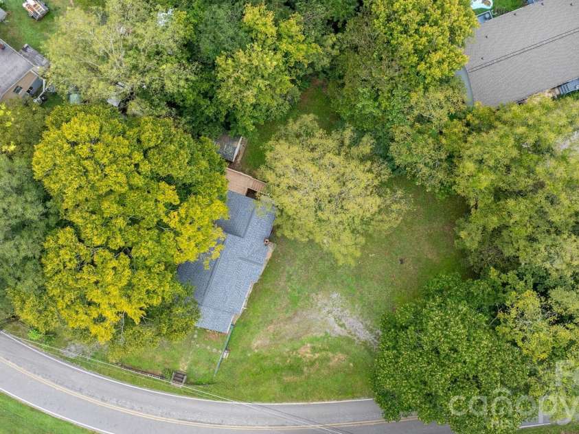 1124 Bradford Mountain Road, Lenoir, NC 28645.  MLS# CAR4421191, YatesRealty ID 49653. 